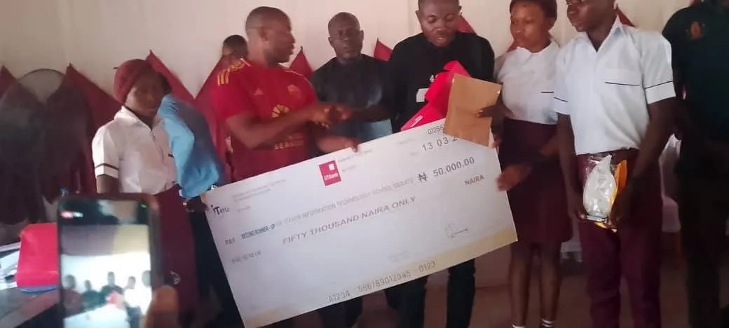 Guests present a prize cheque to a team in maroon and white, 2025