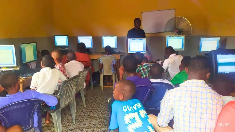 An IT4YUS computer class in session, 2021
