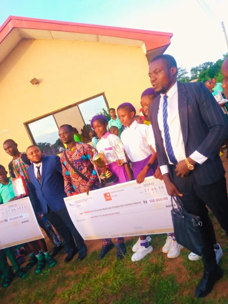 Students and guests with a winners' cheque